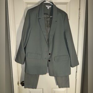 Old Navy Women’s Seafoam Blazer & Pixie Pant Set